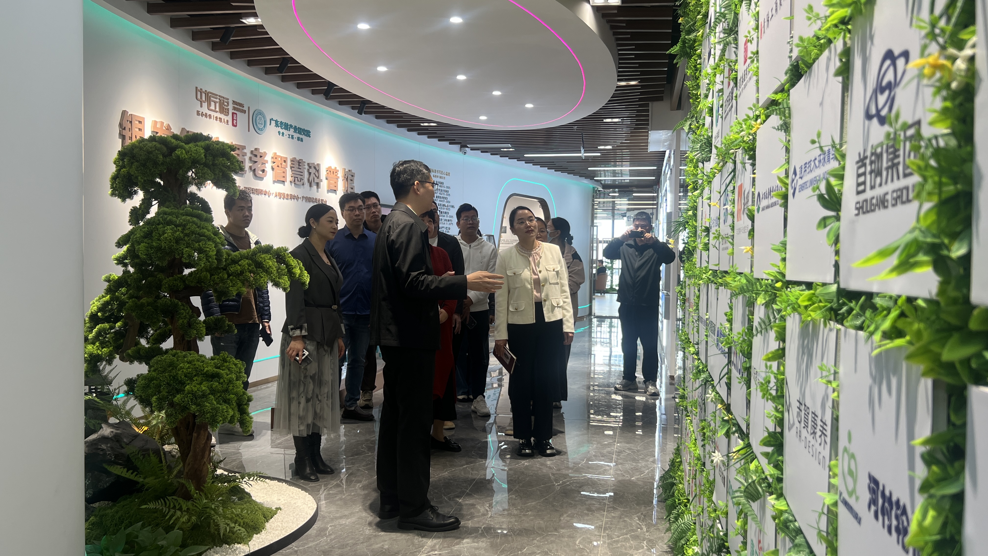 1764749618880543.jpg 2.jpg